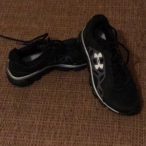 Under armor tennis shoe